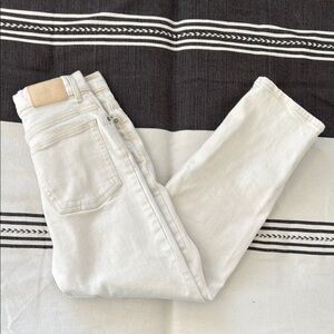 Everlane the way high. Size 25. Inseam 27.5. Ecru